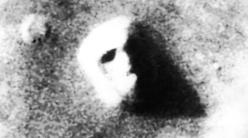 Podivné útvary na snímcích z Marsu (4)